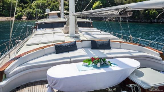 The gulet S-Nur Taylan offers an inviting sun deck with comfortable loungers and a stylish seating area for relaxing hou